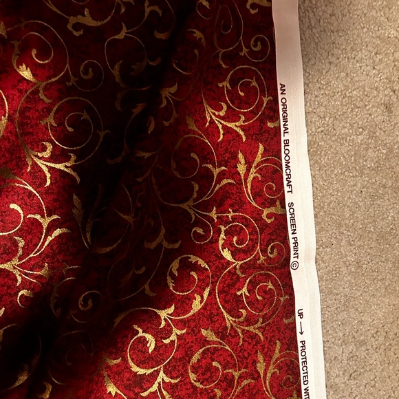 Neiman Marcus Red Baroque Print Shawl - Picture 4 of 11